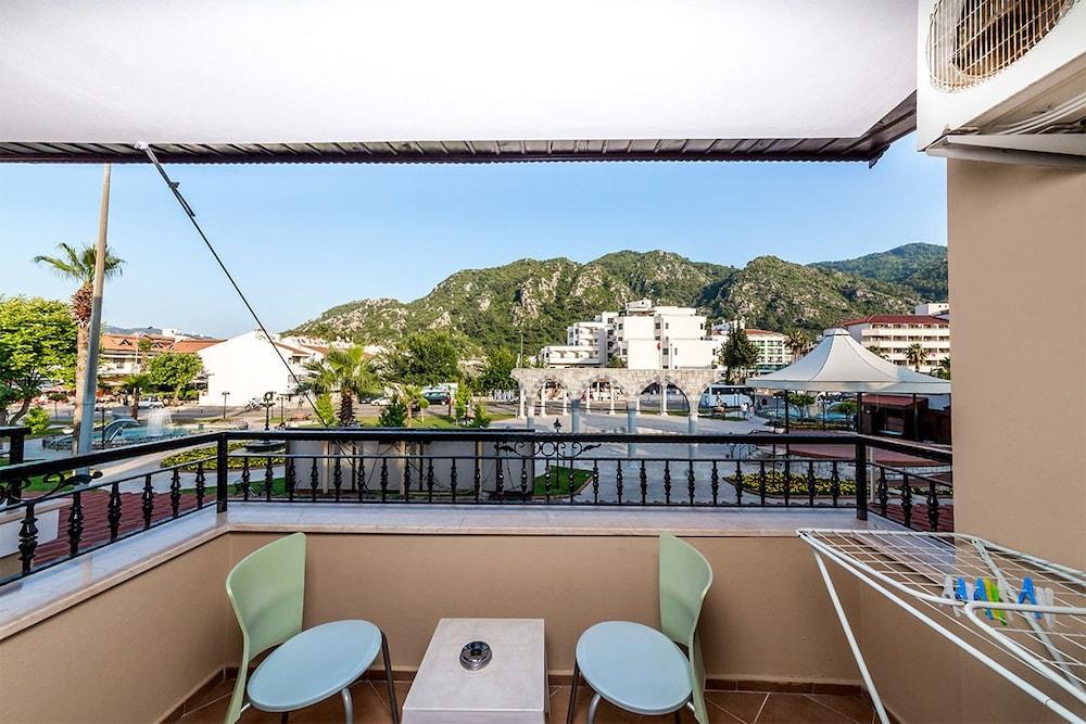 Lighthouse Apartments