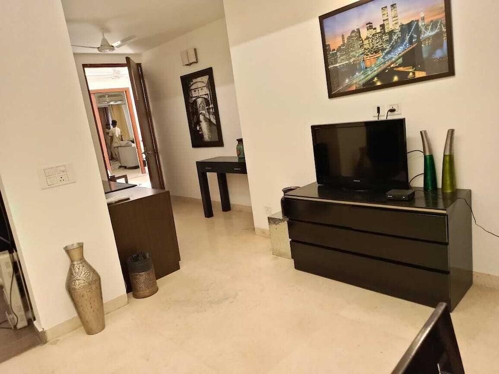 Asian Suites HUDA City Centre