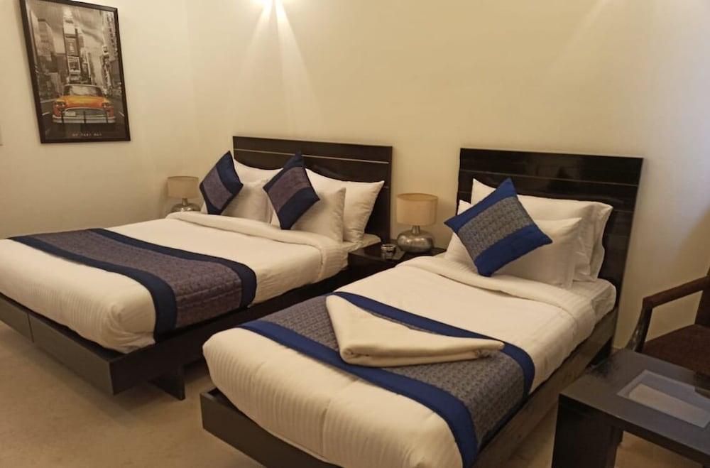 Asian Suites HUDA City Centre