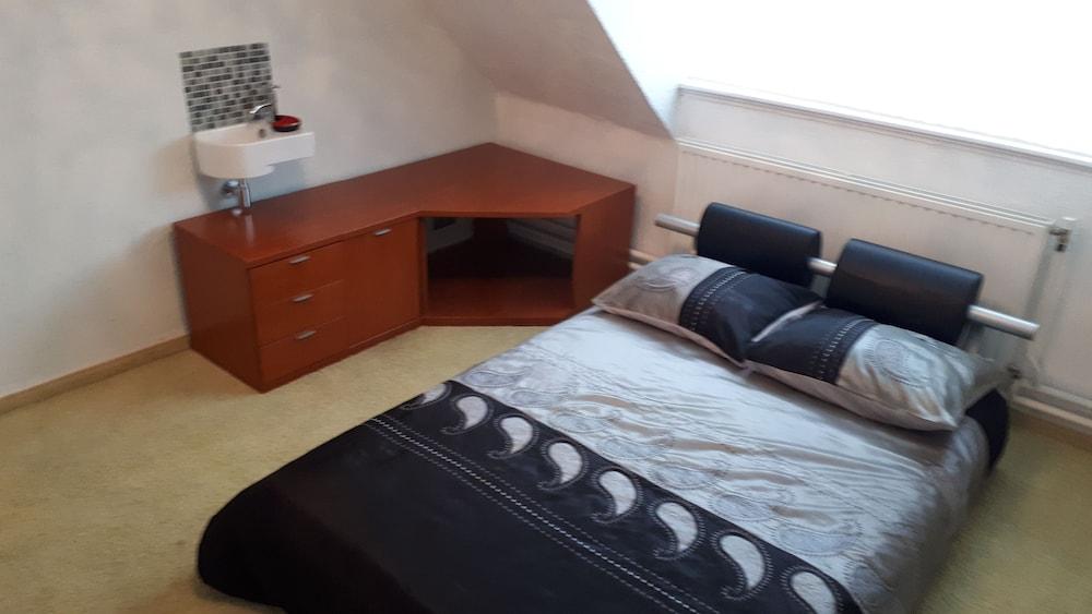 Luxe Apartment - Near Town Hall