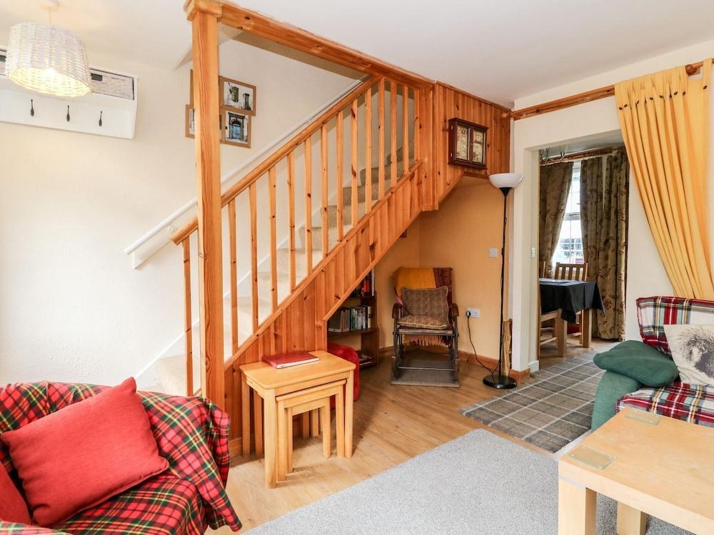 Crinan Canal Cottage