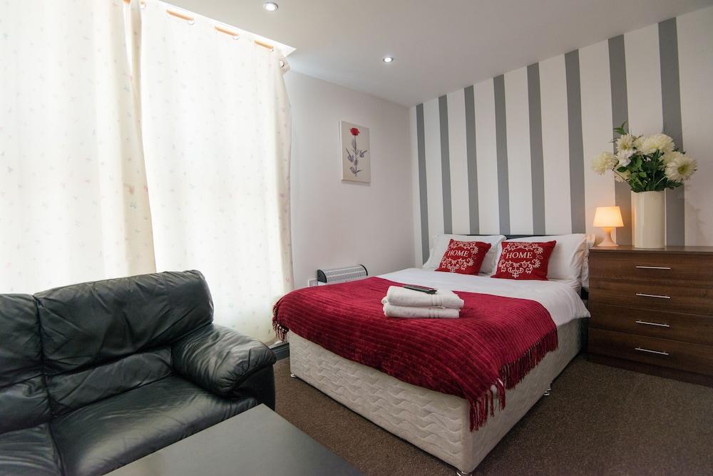 Snooze Apartments Flat 52