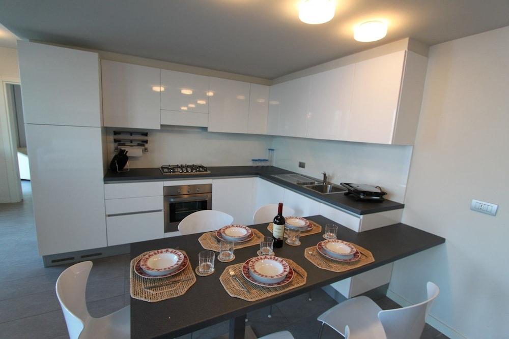 Luxury Apartment Front Lake View