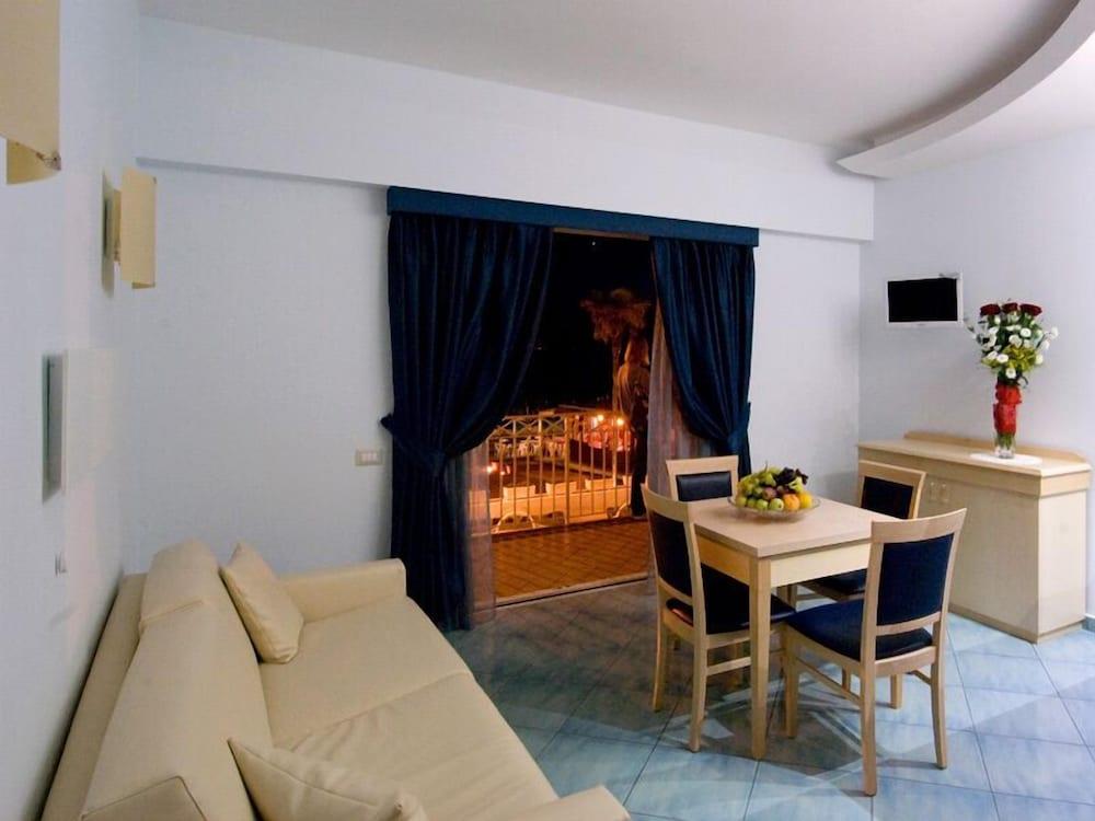 Suites Venustas Park