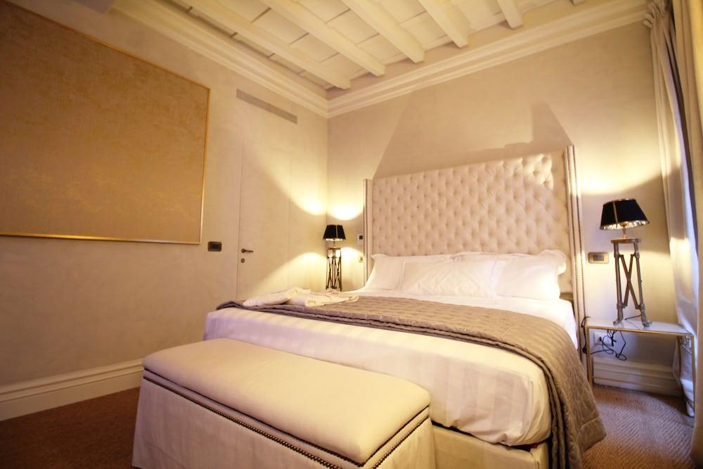 Wonder on Spanish Steps