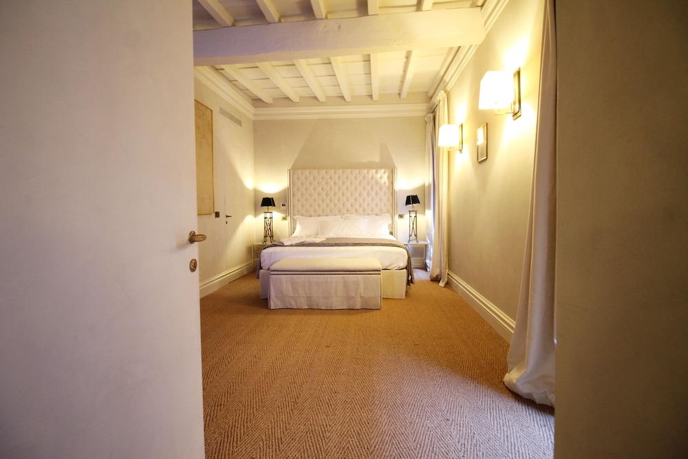 Wonder on Spanish Steps