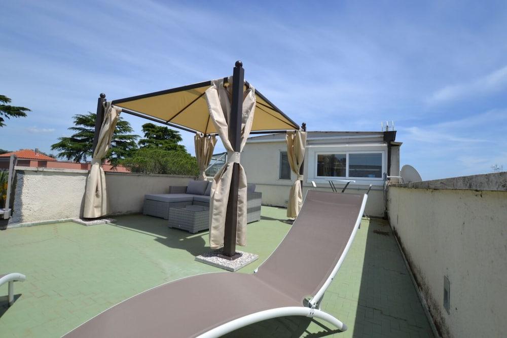 Wonder Attic Over Rome