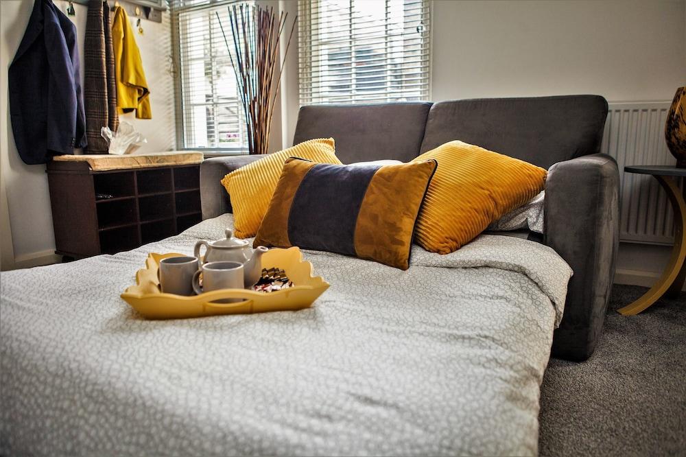 Cyrus House Cottage Apartment