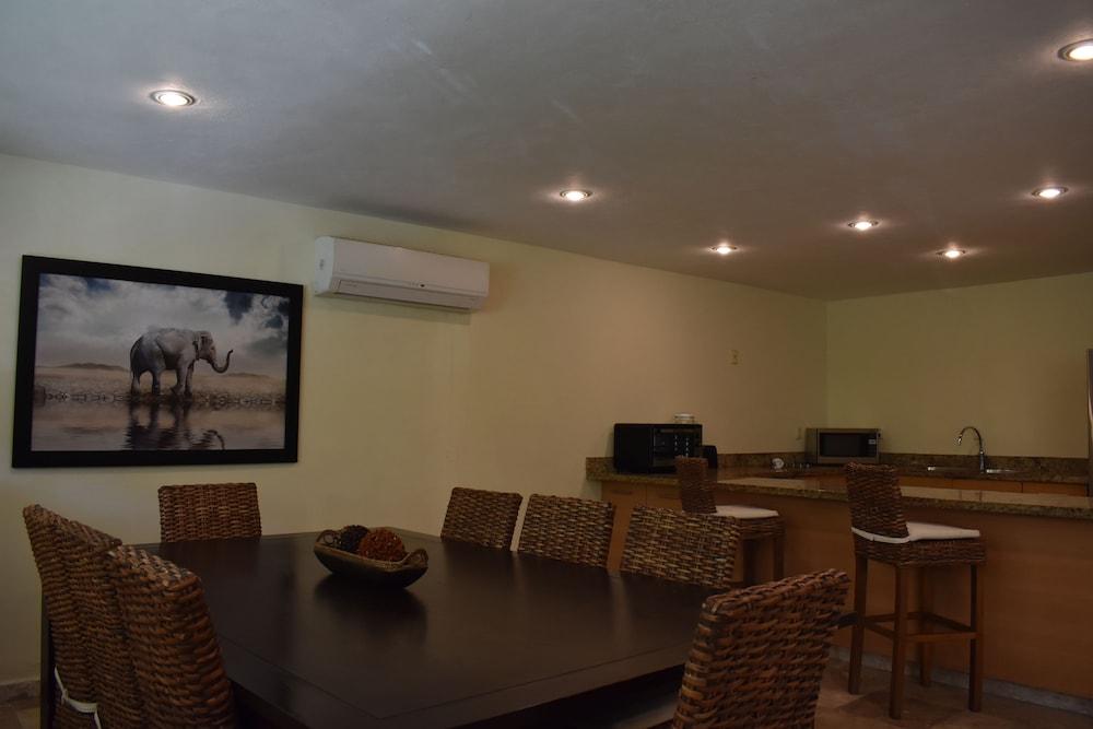 Ocean Plaza 2 by Praia