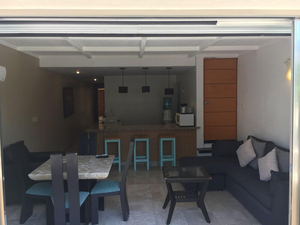 Ocean Plaza 5 by Praia