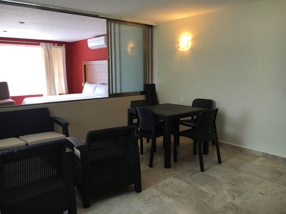 Ocean Plaza 5A by Praia