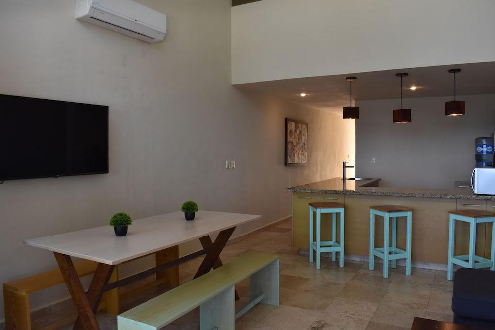 Ocean Plaza 9 by Praia