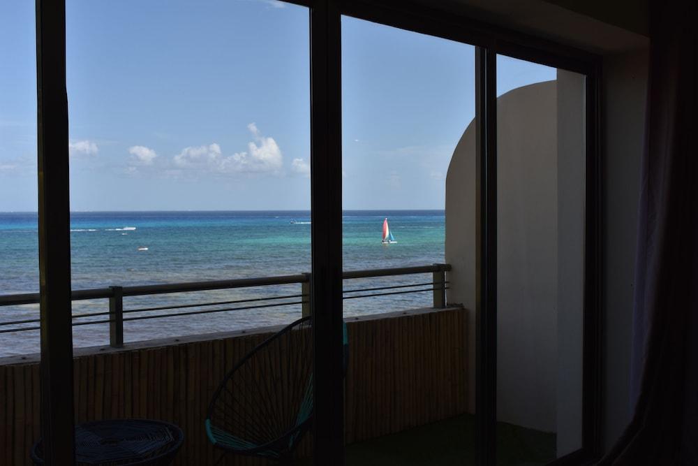 Ocean Plaza 18 by Praia