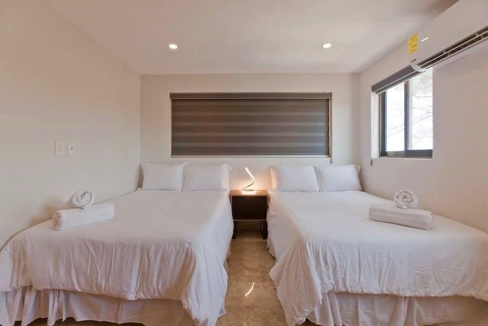 Ocean Plaza 13 by Praia