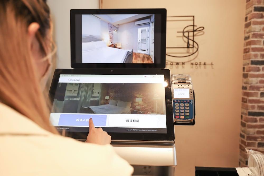 Slow Town Hotel - Reel