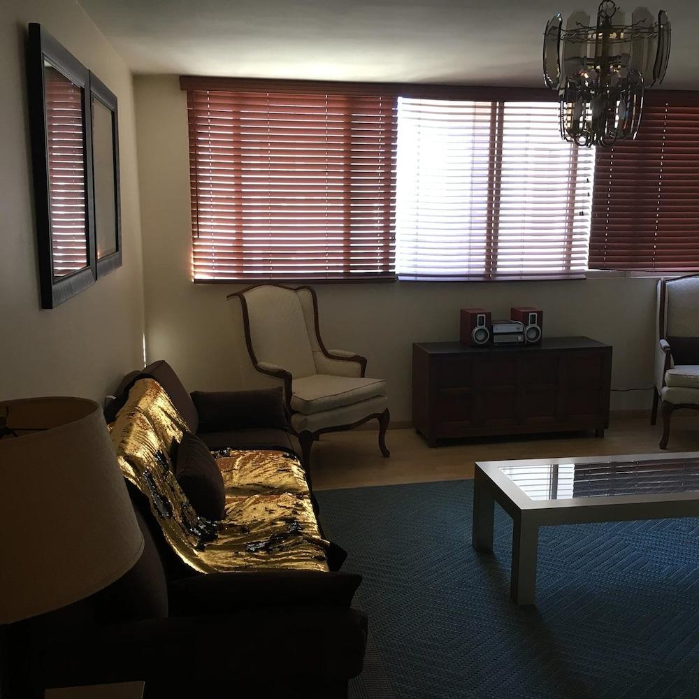 Tijuana Zona Rio Apartment