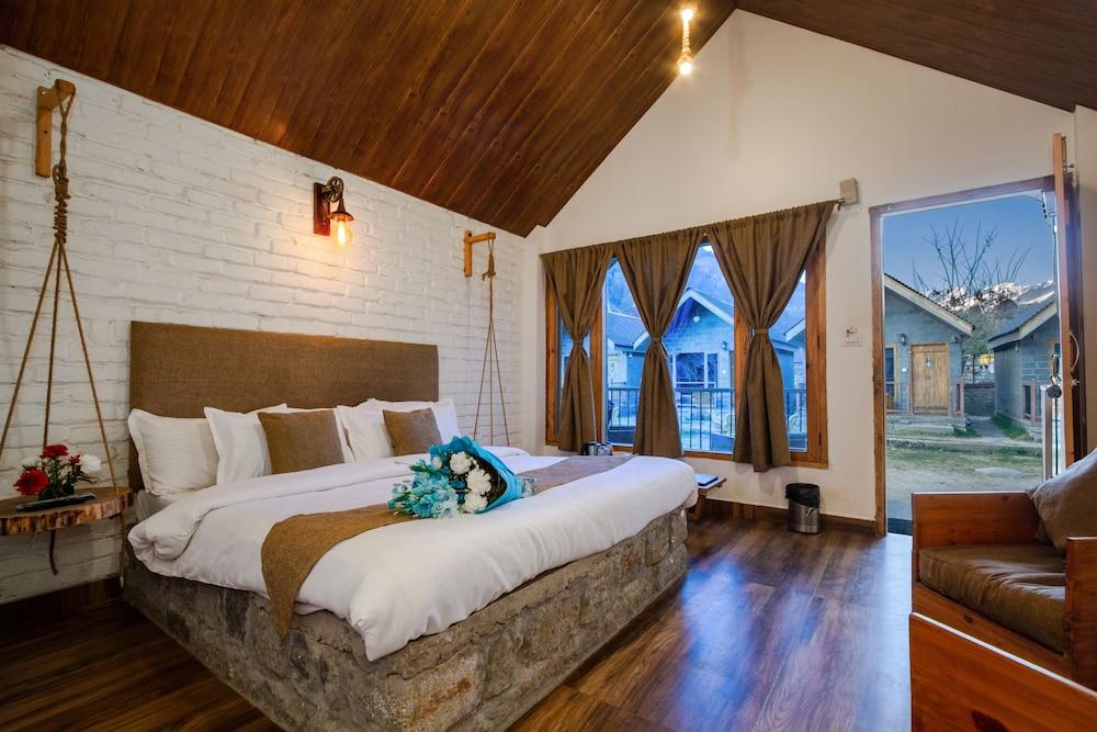 Winterfell The Stay, Unique River Front Resort