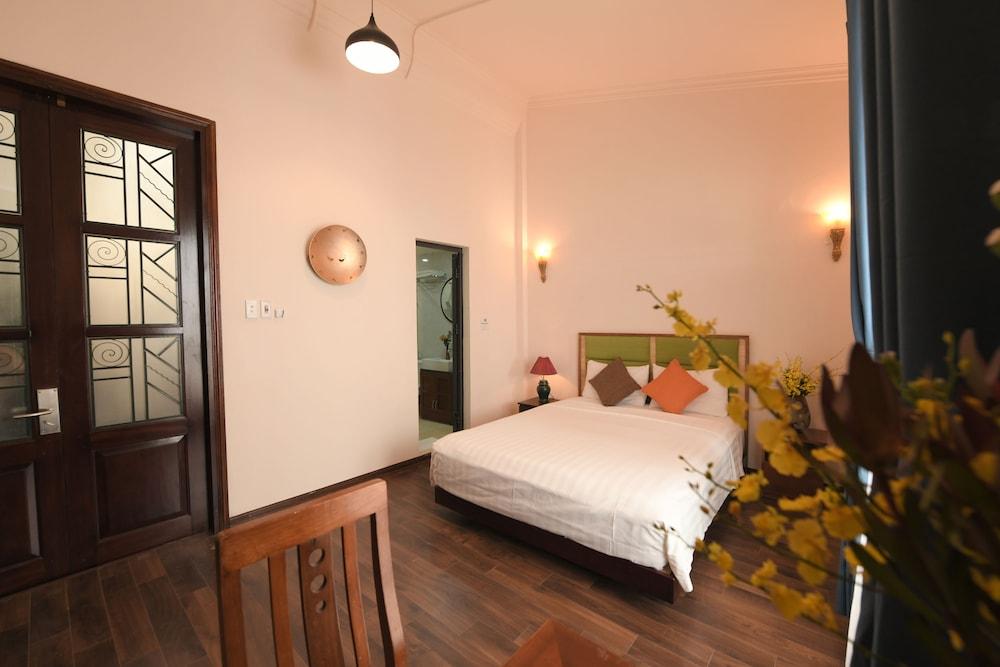 Old Quarter Family Hotel