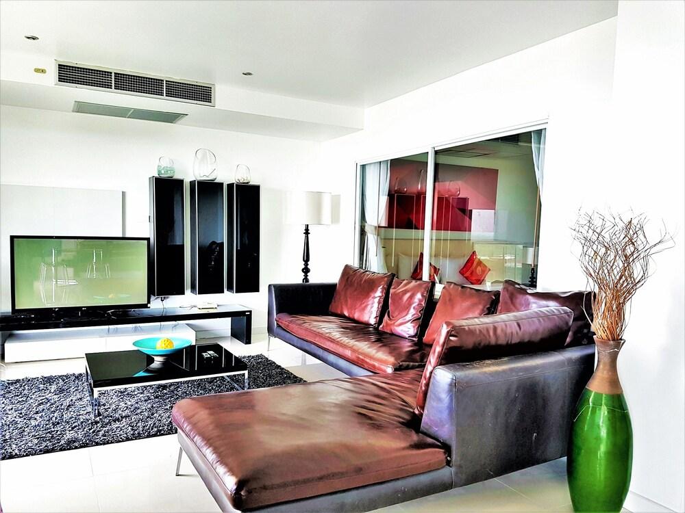 Sunset Plaza 1 Karon Beach by PHR