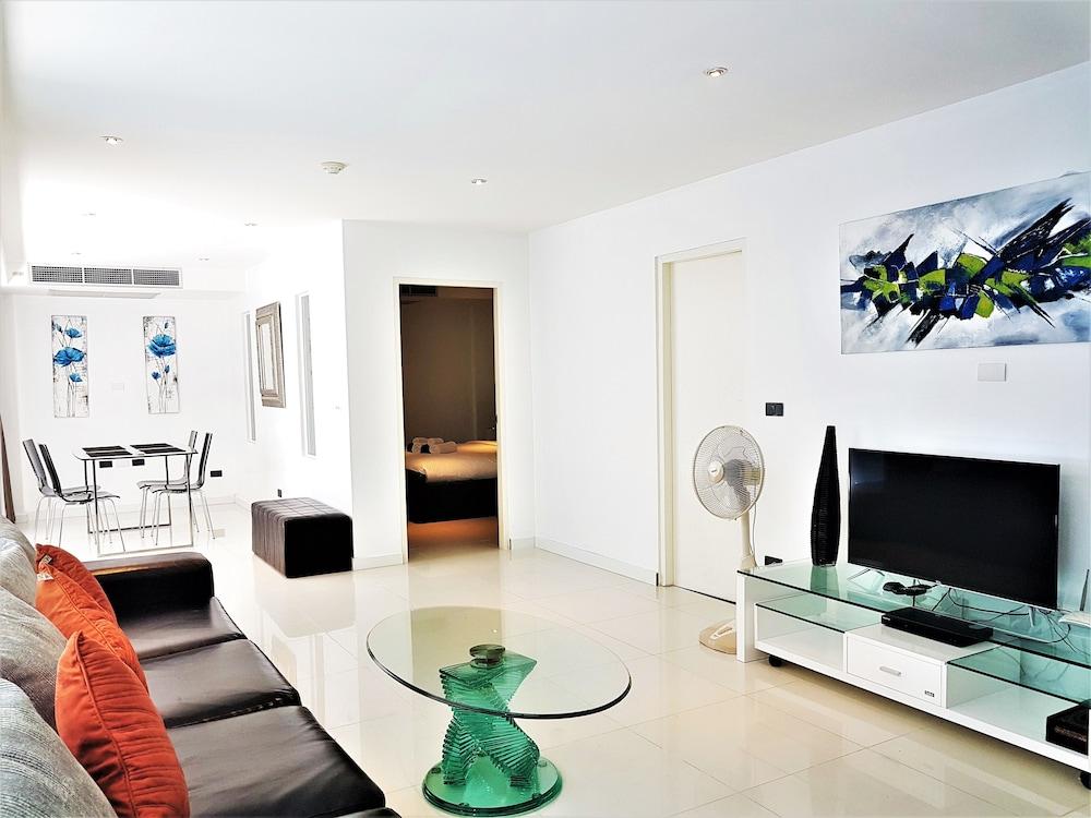 Sunset Plaza 4 Karon Beach by PHR