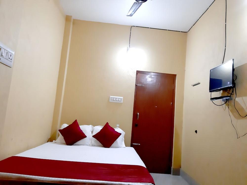 Goroomgo Maa Ugratara Lodge Puri