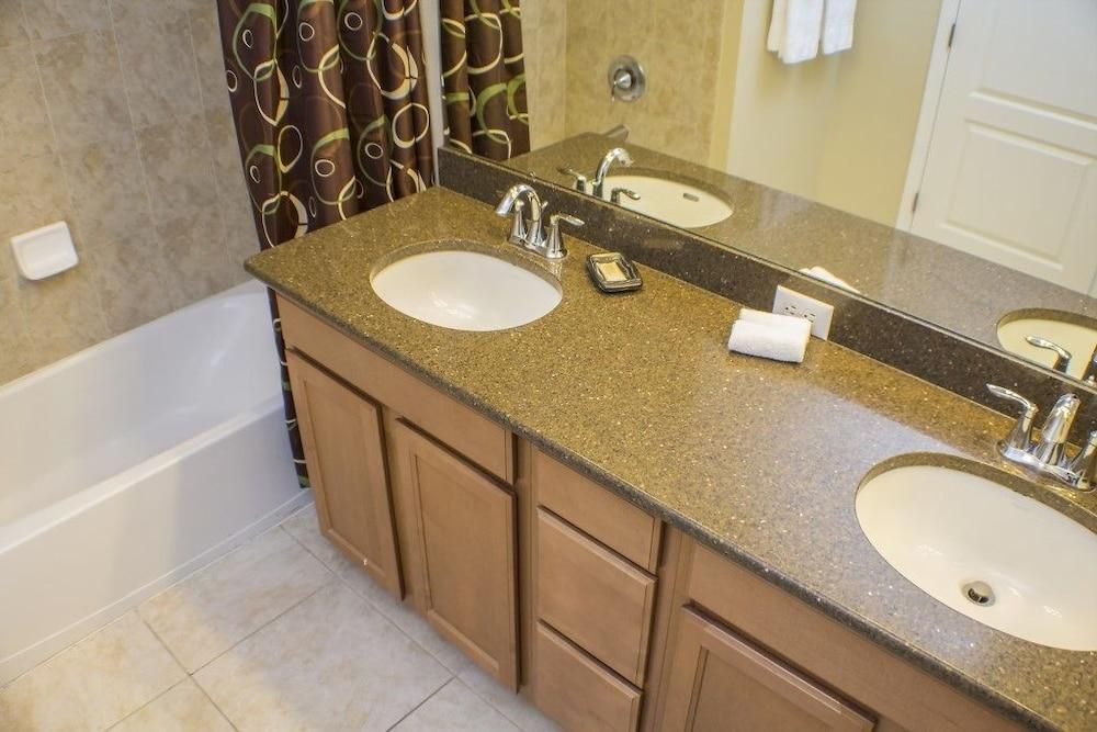 Ip60387 - Paradise Palms - 5 Bed 4 Baths Townhome