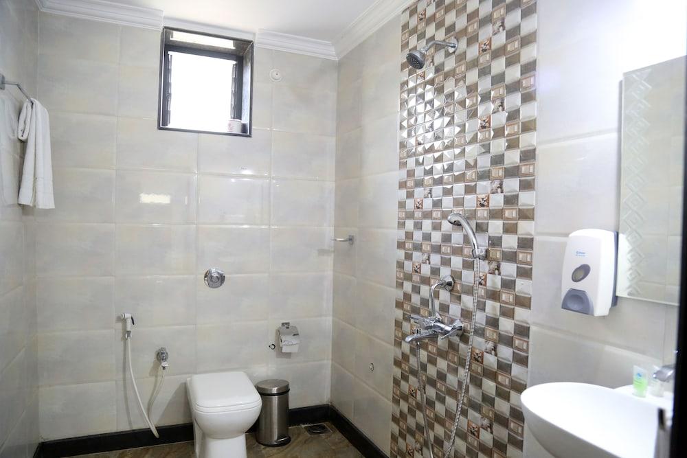 Hotel Sky Light Royal Stay