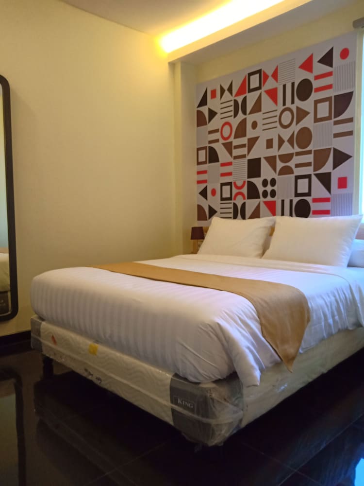 Front One Inn Kediri