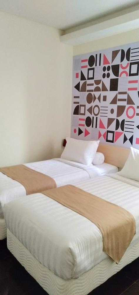 Front One Inn Kediri