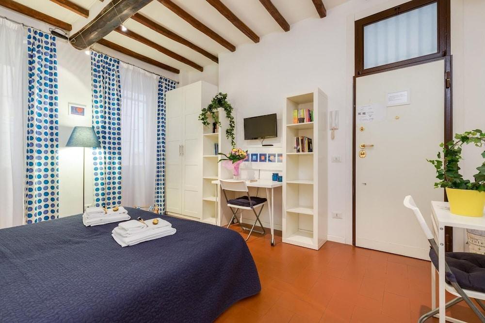 Rome as you feel - Piazza dei Satiri Studio