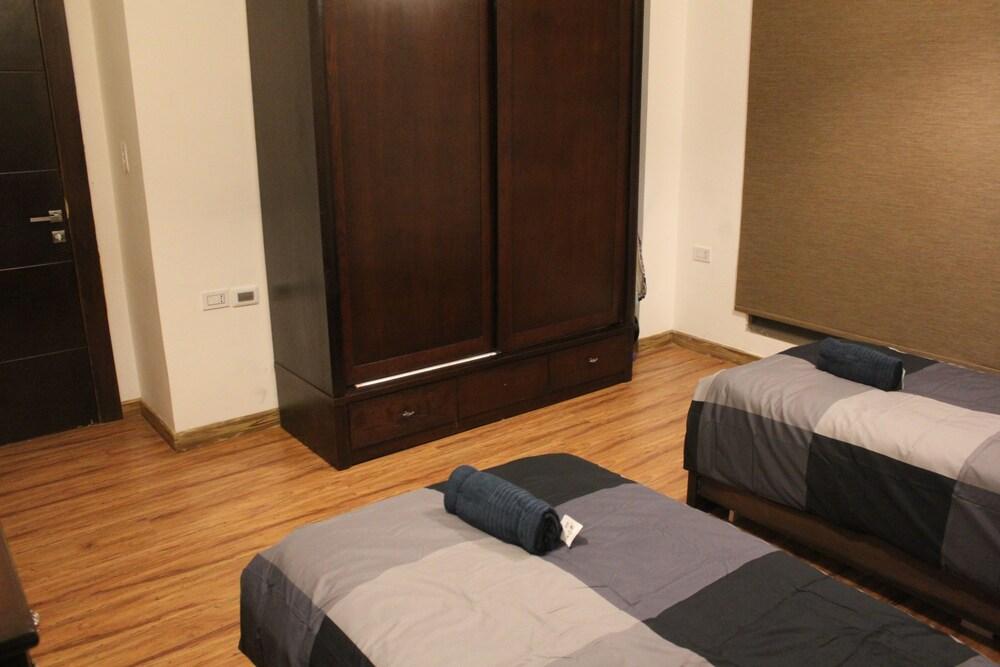 Elegant Modern & Style Hillview Balcony