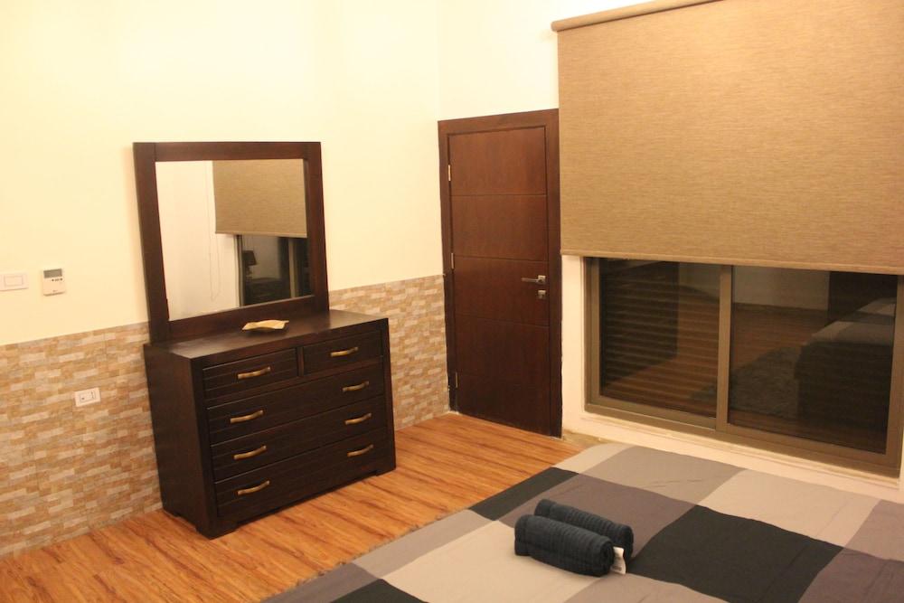 Elegant Modern & Style Hillview Balcony