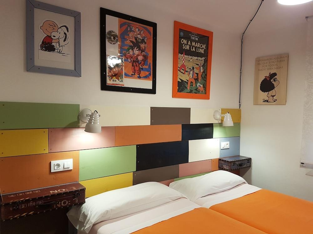 Barri Antic Hostel & Pub