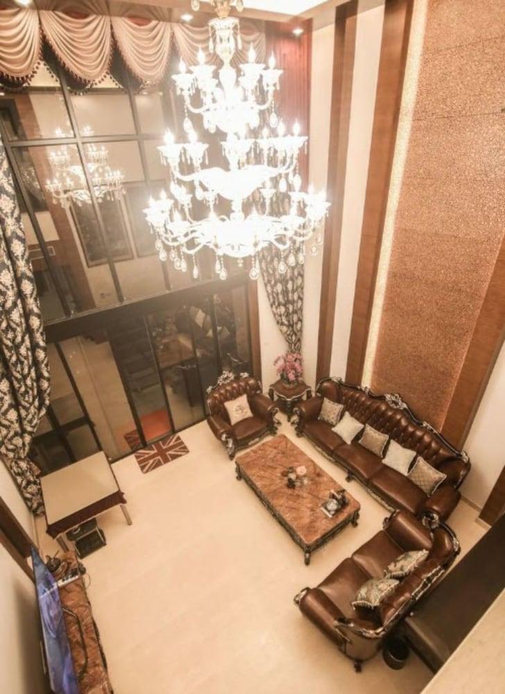 Moon River European Style Villa