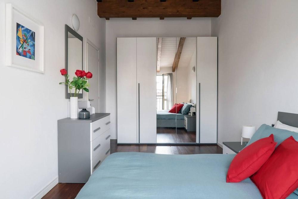Large apartment in Milan center