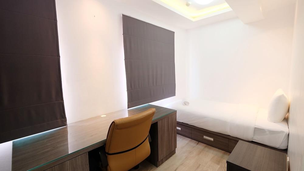 Spacious Apartment at Green Bay Pluit