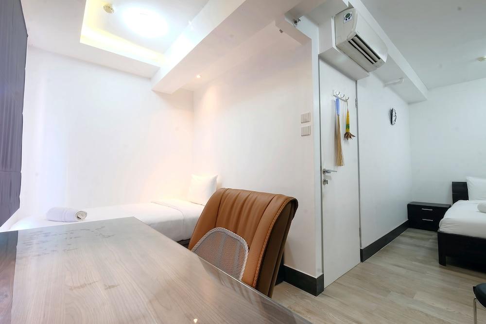 Spacious Apartment at Green Bay Pluit