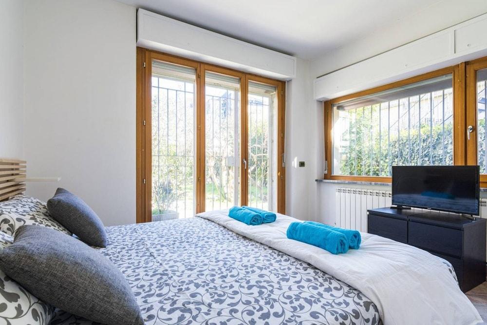 4 Bedroom Villa near Metro