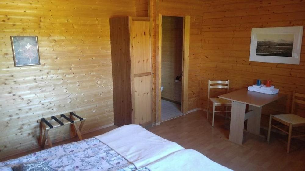 Fosshóll Guesthouse