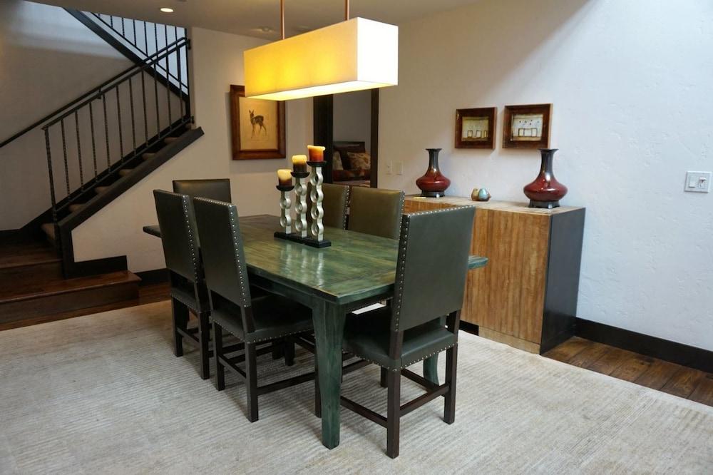 Ski in, Ski out, 3 Bedroom Luxury Residence on Fanny Hill in Snowmass Village