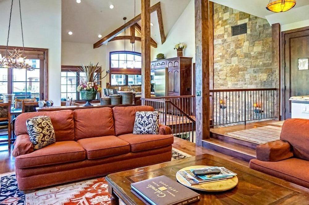 Ski-In, Ski-Out 4 Bedroom Luxury Townhome in Snowmass Village