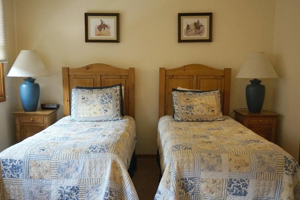 Snowmass Village 2 Bedroom Ski-In, Ski-Out Condo on Fanny Hill