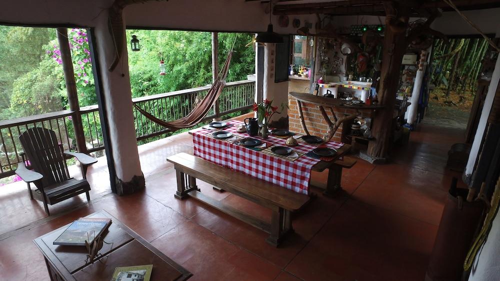 Viga Vieja el Arbol by Nomad Guru