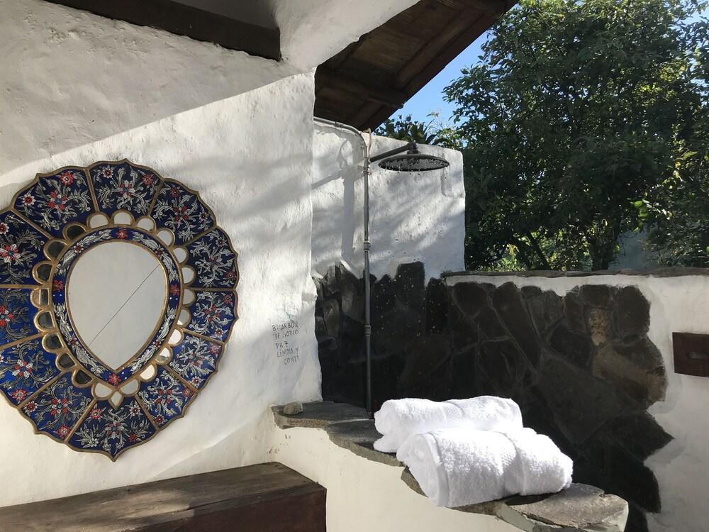 Viga Vieja Cabaña Rustica by Nomad Guru