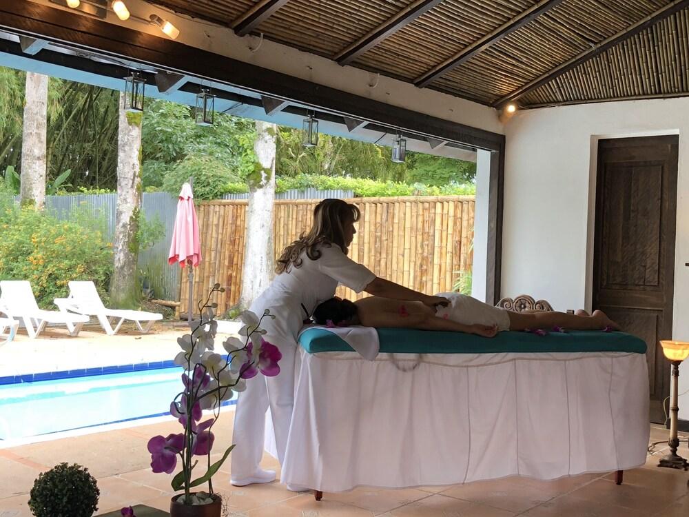 Entre Los Arboles Hotel