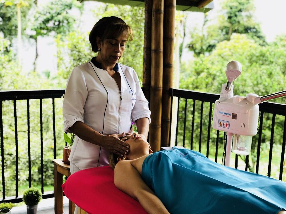 Entre Los Arboles Hotel