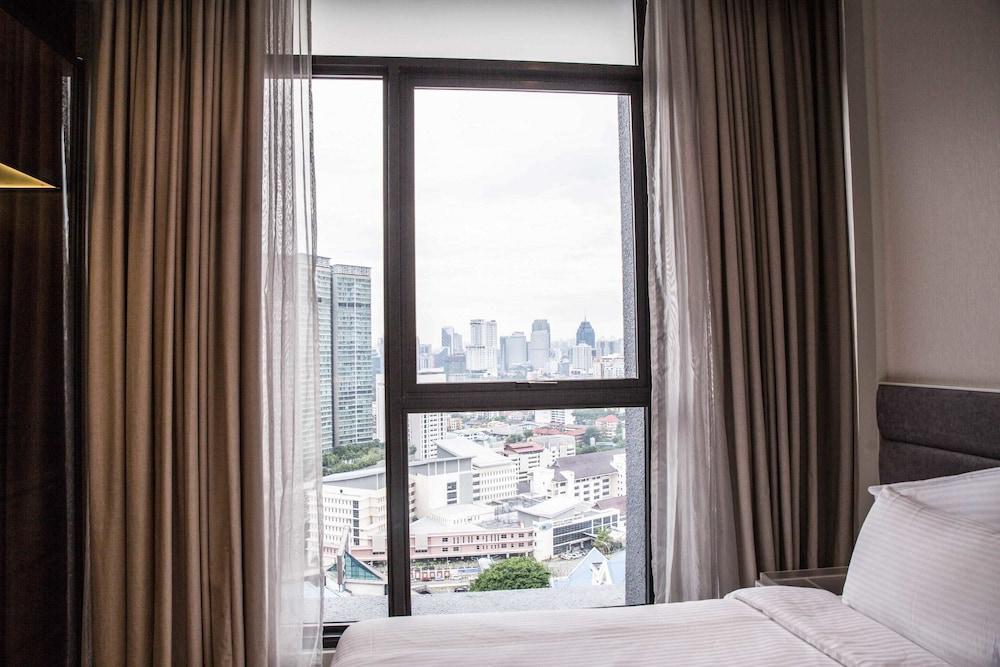 Expressionz Professional Suites by Plush