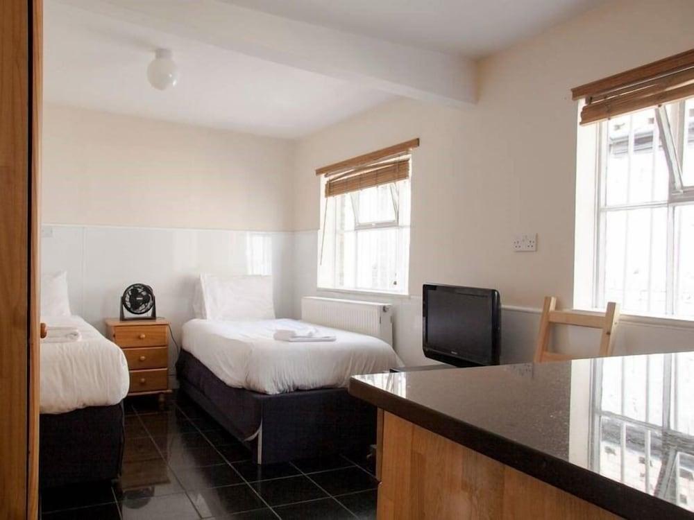 Caledonian Studio Flats