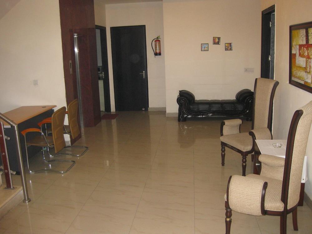 Treehouse Neo Residency