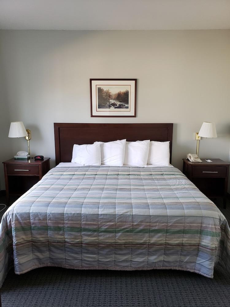 GrandStay Hotel & Suites Hastings